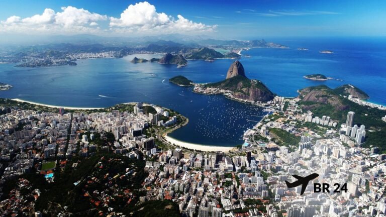 Praias do Rio de Janeiro com vista aérea de Copacabana e Pão de Açúcar