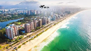Vista aérea da praia da Barra da Tijuca no Rio de Janeiro com mar azul e prédios na orla