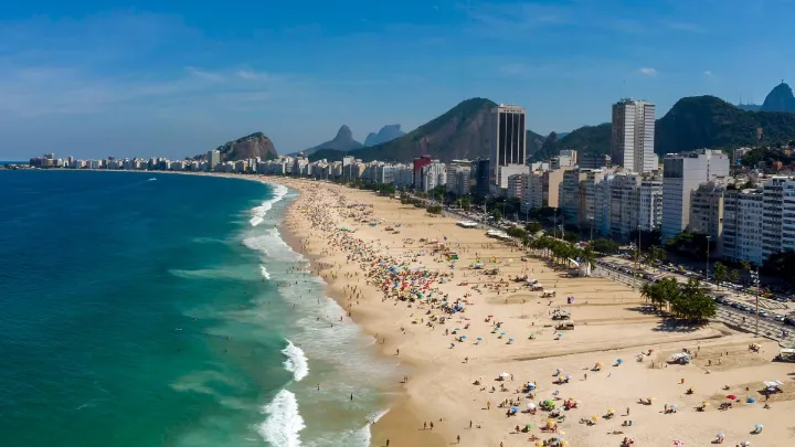 Roteiro do que fazer em Copacabana em 1 dia, incluindo praia e cultura.