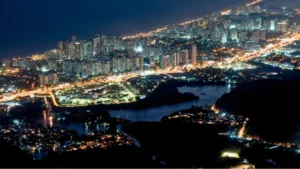 Bares e boates na Barra da Tijuca à noite, mostrando opções do que fazer. O que fazer na Barra da Tijuca à noite.