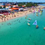 Vista panorâmica da Praia de Antunes Maragogi com águas claras e areia branca