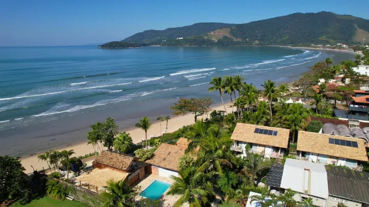 Pousada pé na areia em Ubatuba com vista para o mar